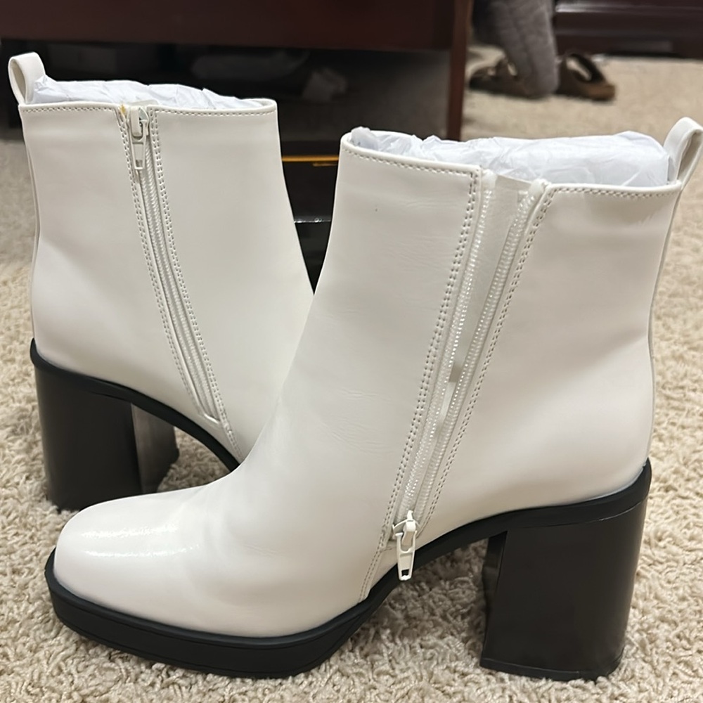 SHEIN black and white boots, size 7. - Picture 2 of 4